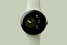 Google Pixel Watch kutusunda Fitbit detayi